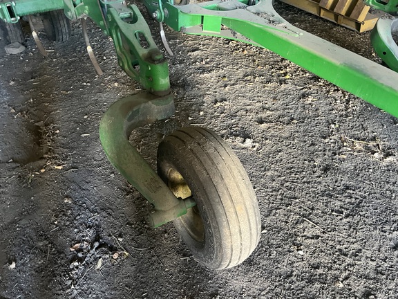 2012 John Deere 2410 Chisel Plow