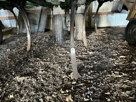 2012 John Deere 2410 Chisel Plow