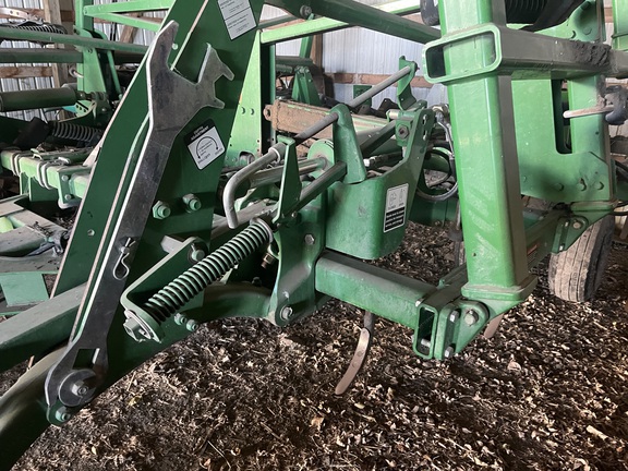 2012 John Deere 2410 Chisel Plow