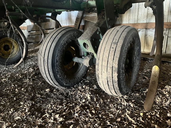 2012 John Deere 2410 Chisel Plow