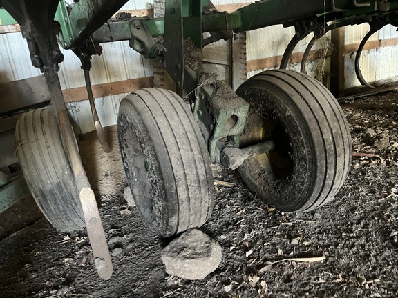 2012 John Deere 2410 Chisel Plow