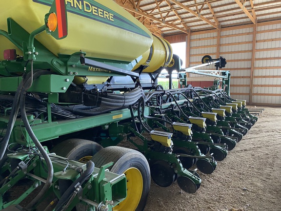 2015 John Deere DB60 Planter