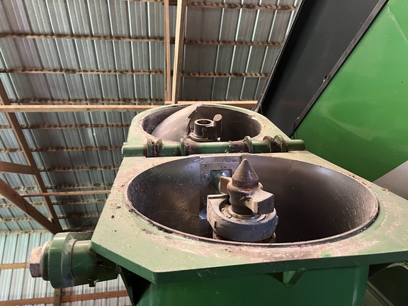 2012 Unverferth 1110 Grain Cart