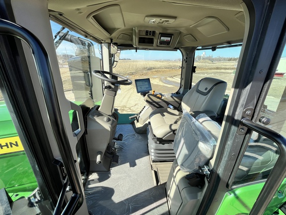 2025 John Deere 9R 640 Tractor 4WD