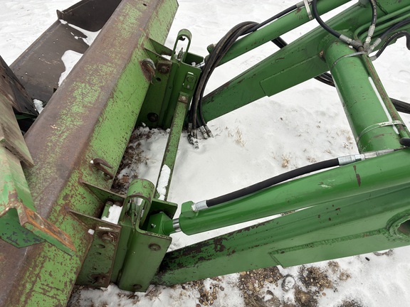 John Deere 158 Loader