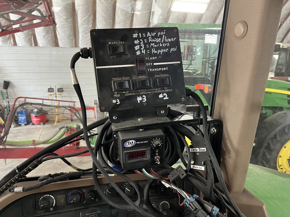 2008 AGCO White 8516 Planter