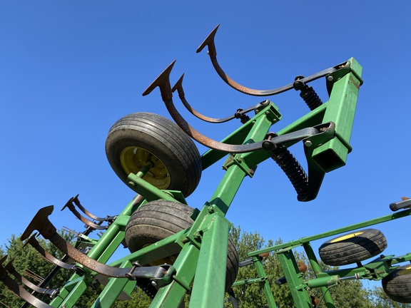 1989 John Deere 960 Field Cultivator
