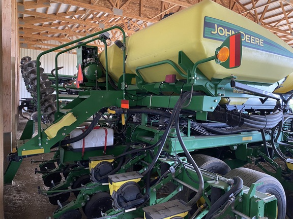 2015 John Deere DB60 Planter