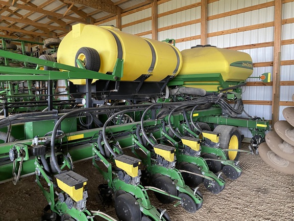 2015 John Deere DB60 Planter