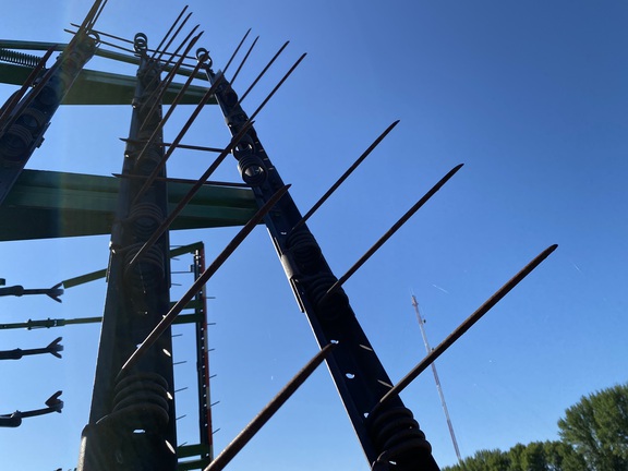 1989 John Deere 960 Field Cultivator