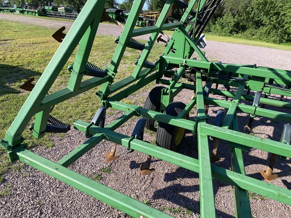 1989 John Deere 960 Field Cultivator