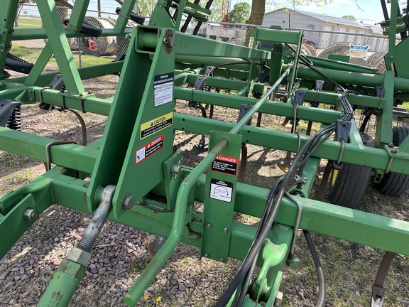 2000 John Deere 980 Field Cultivator