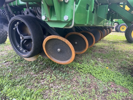 2013 John Deere 1990 Air Seeder