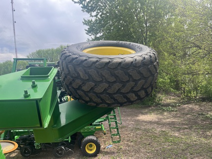 2013 John Deere 1990 Air Seeder