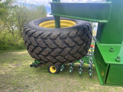 2013 John Deere 1990 Air Seeder