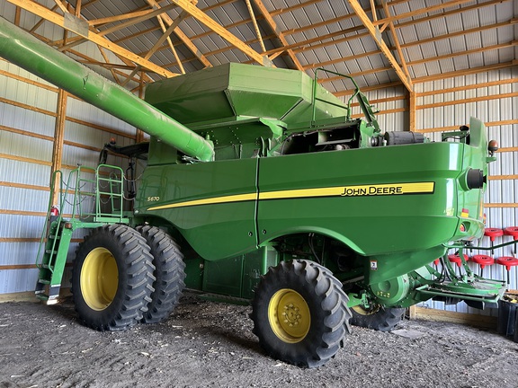 2013 John Deere S670 Combine