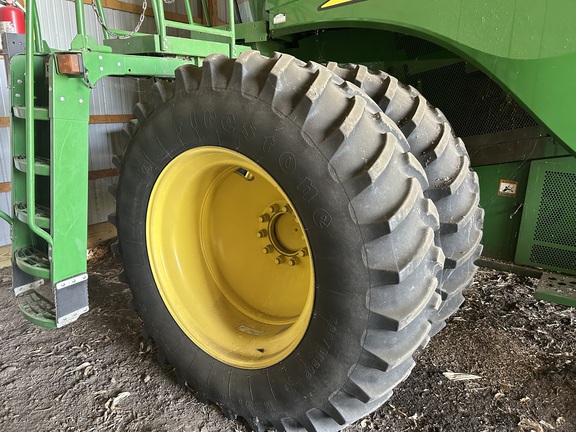 2013 John Deere S670 Combine