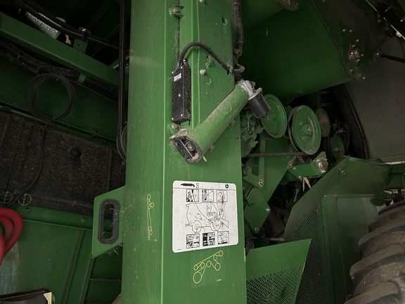 2013 John Deere S670 Combine