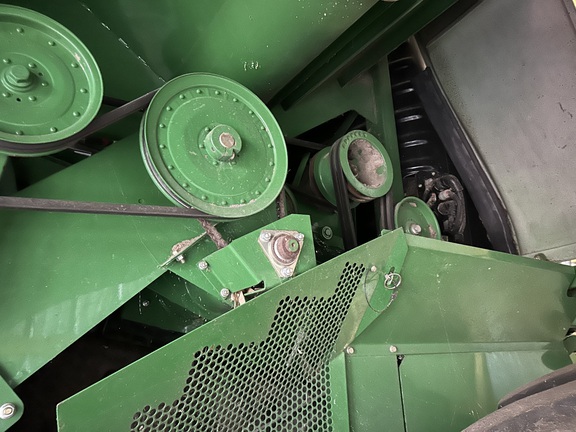 2013 John Deere S670 Combine