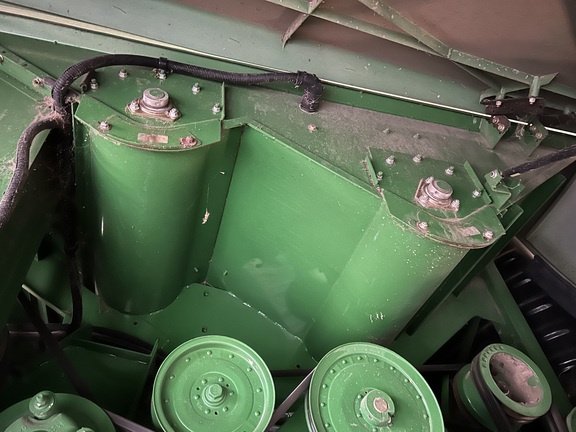 2013 John Deere S670 Combine
