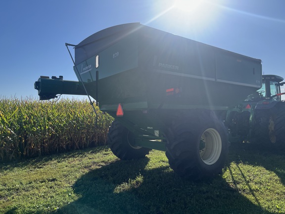 2013 Parker 839 Grain Cart