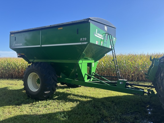 2013 Parker 839 Grain Cart