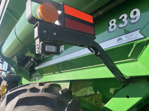 2013 Parker 839 Grain Cart