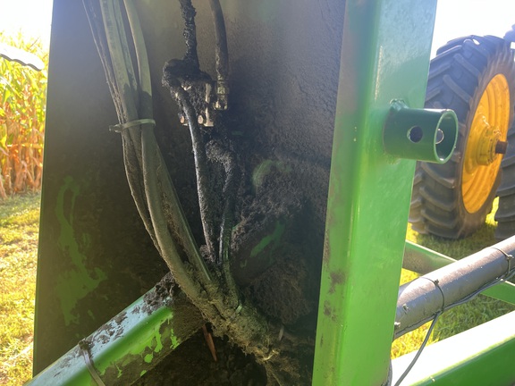 2013 Parker 839 Grain Cart