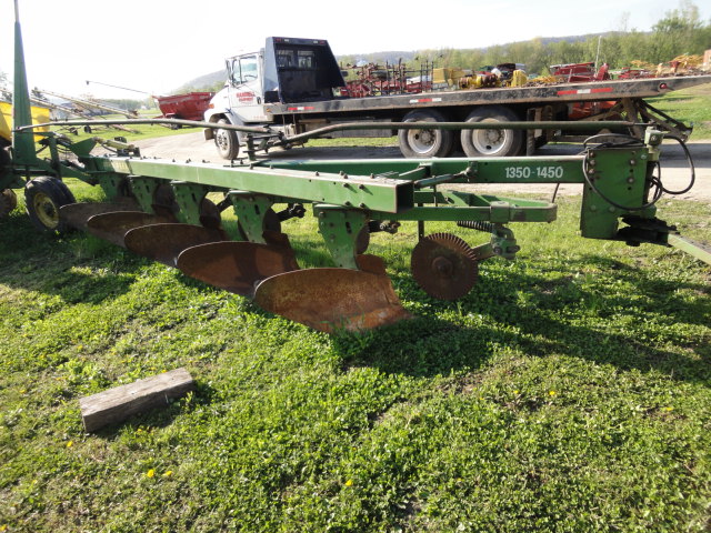 John Deere 1450 Plow