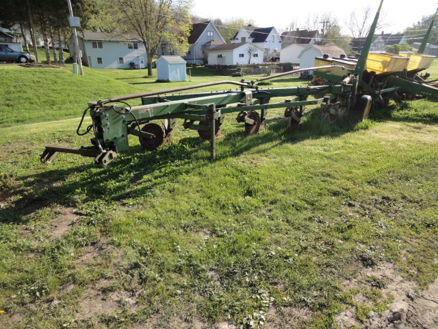 John Deere 1450 Plow