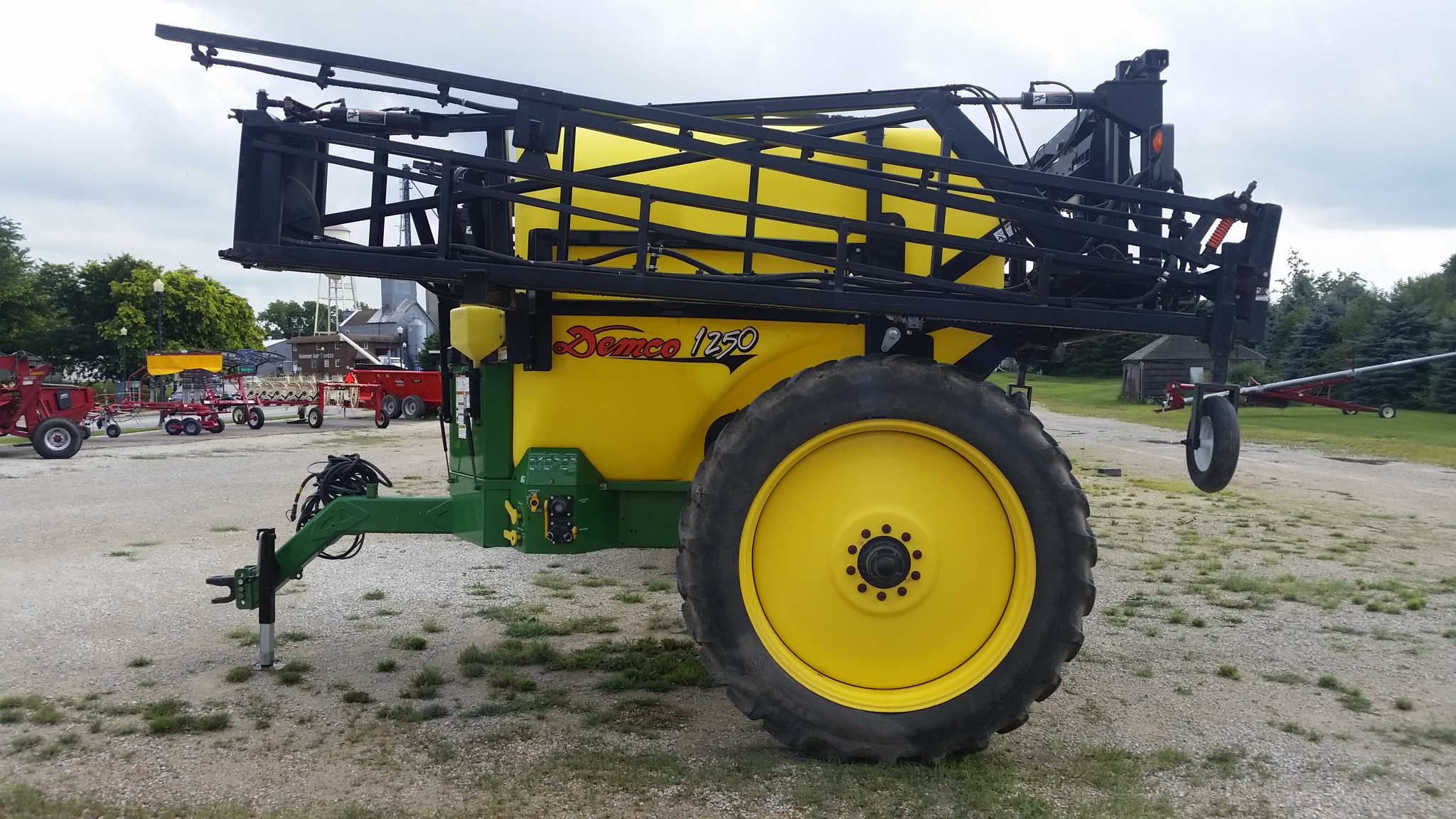 Demco 1250 Sprayer