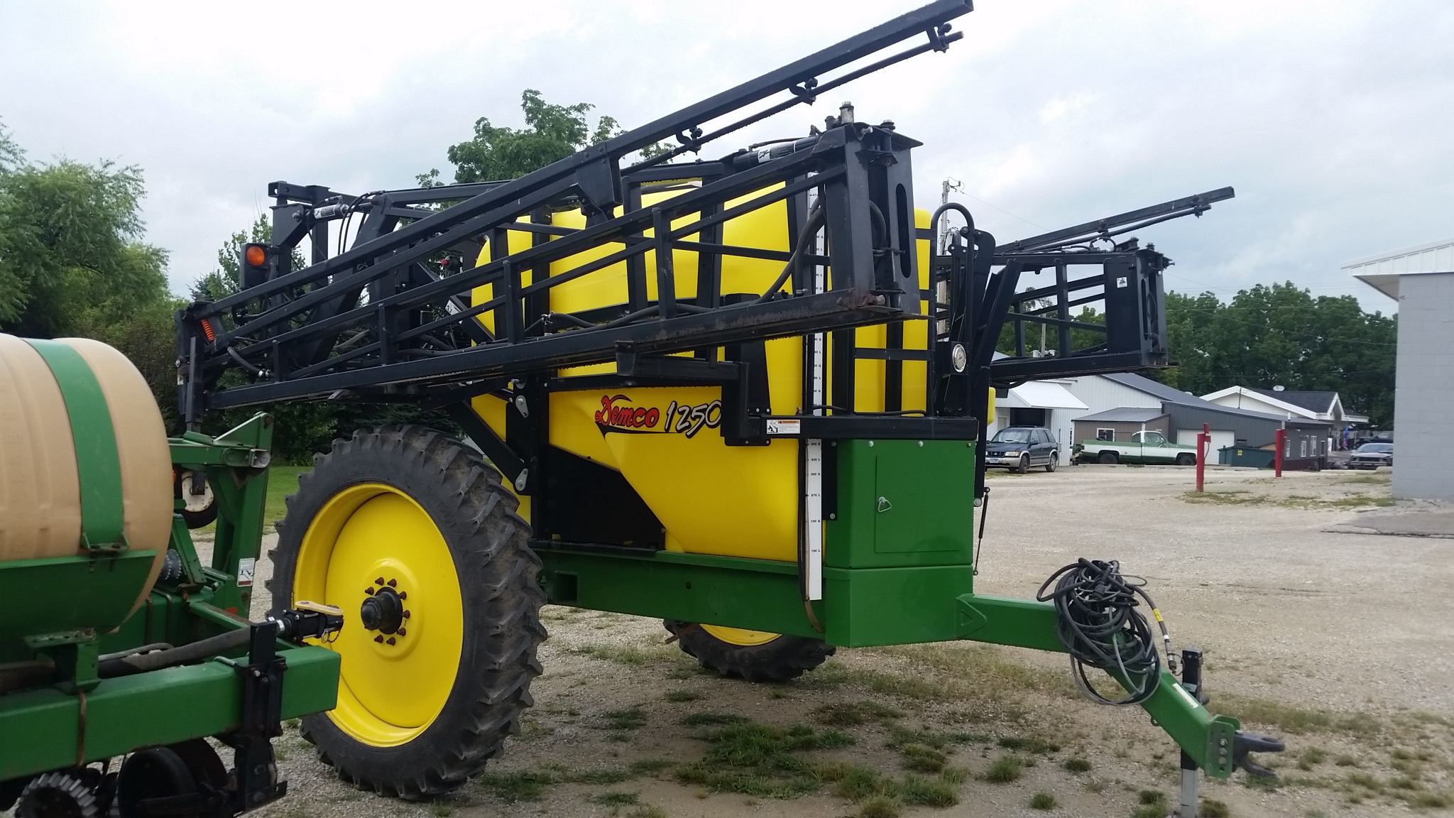 Demco 1250 Sprayer