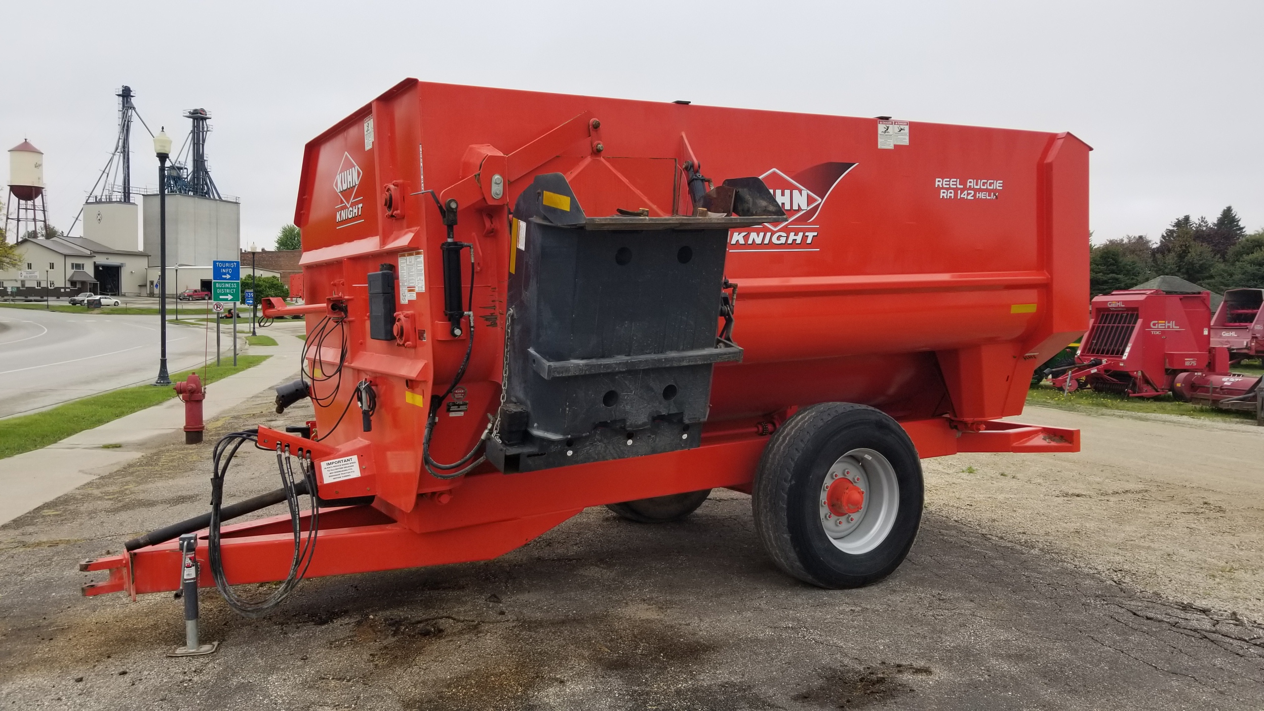 2015 Kuhn Knight RA142 TMR Mixer