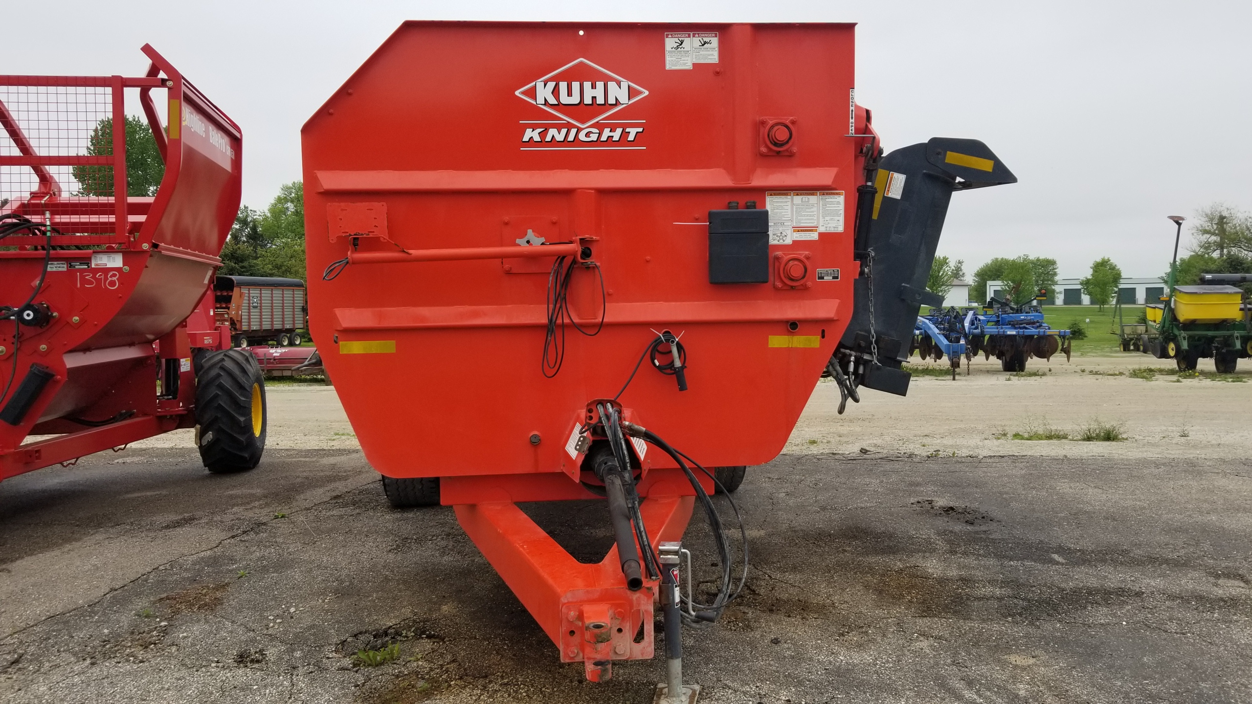 2015 Kuhn Knight RA142 TMR Mixer