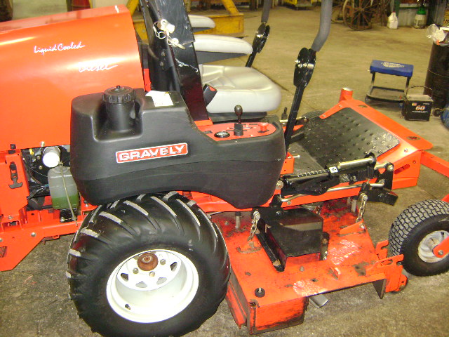 2012 Gravely PM 260H Dsl Mower/Zero Turn