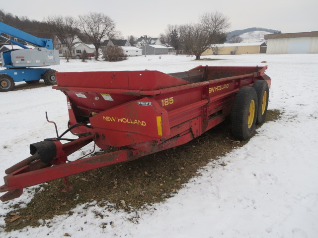 New Holland 185 Manure Spreader