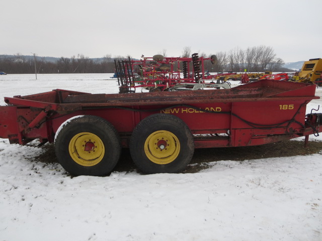 New Holland 185 Manure Spreader