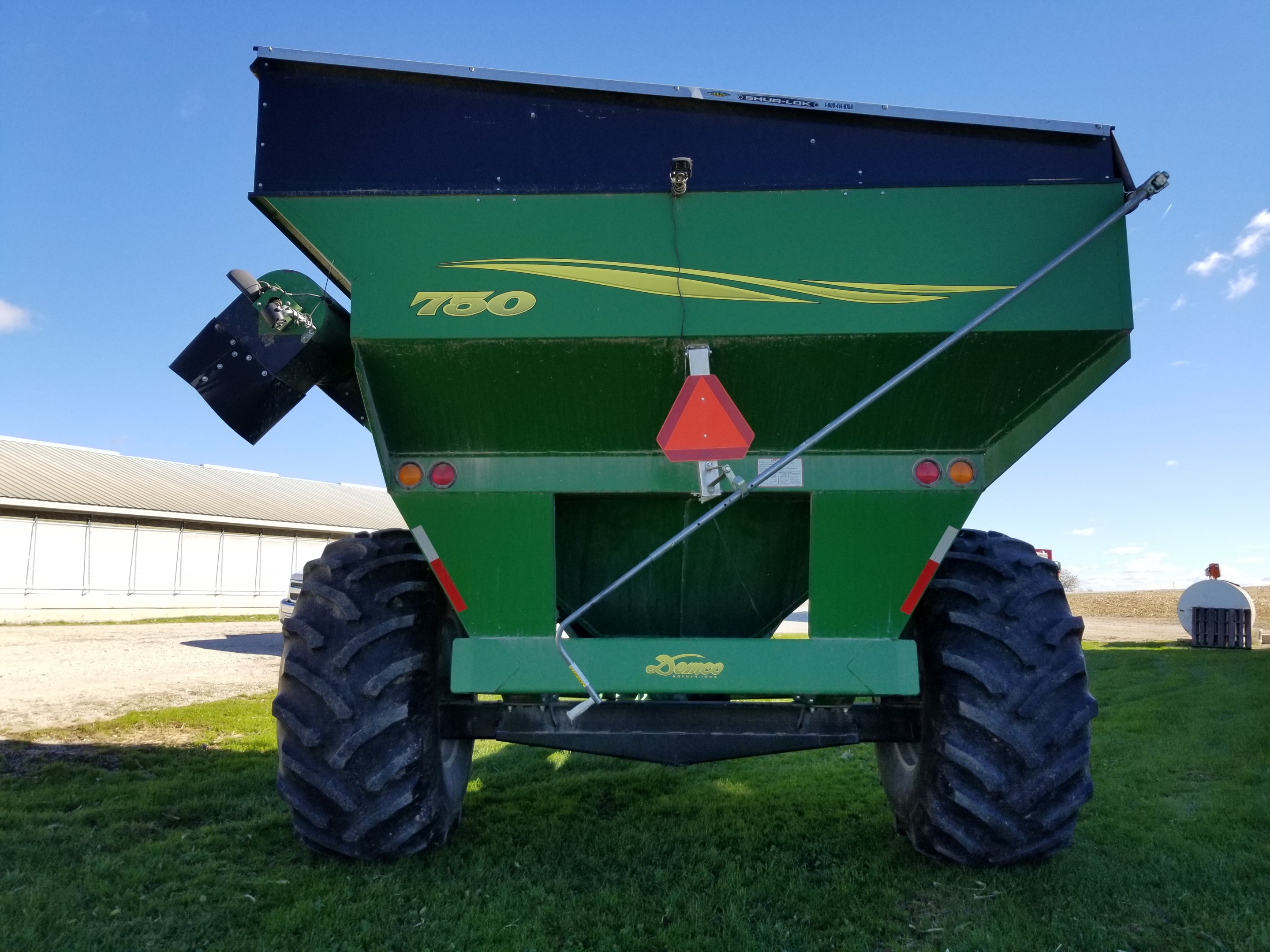 2004 Demco 750 Grain Cart