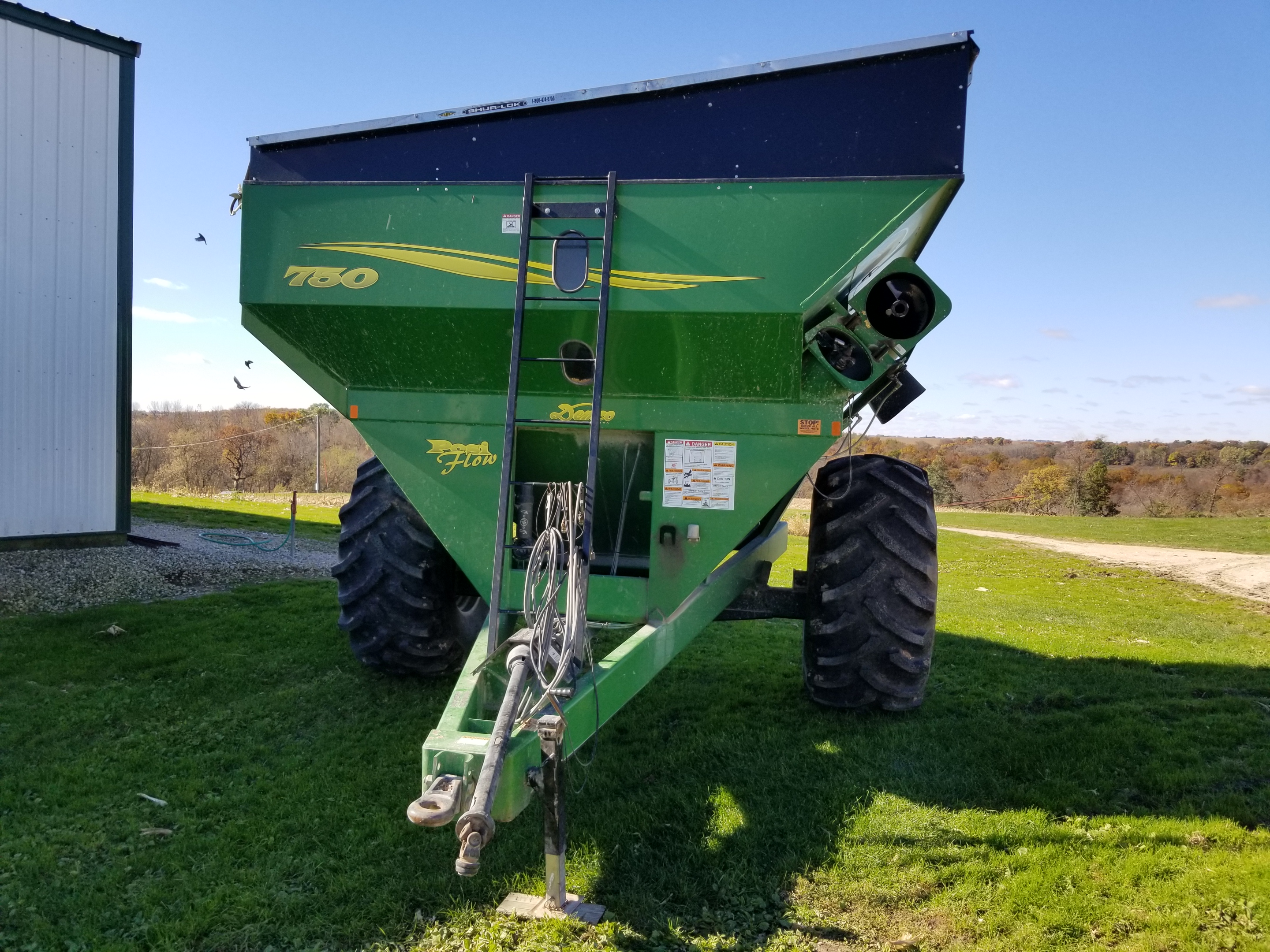 2004 Demco 750 Grain Cart