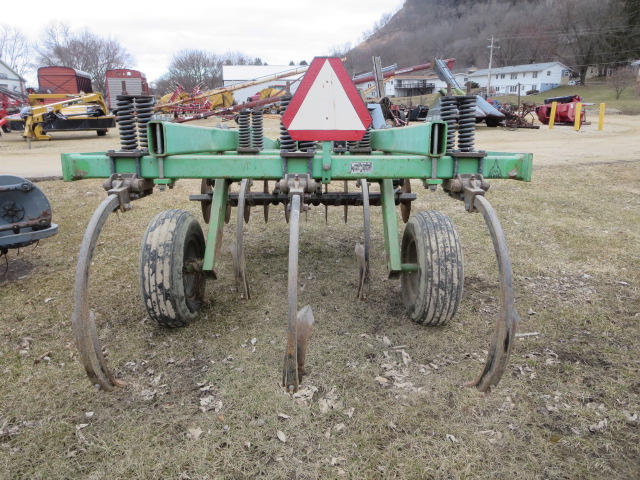 Allis Chalmers 1500 Chisel Plow