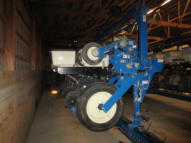 2015 Kinze 3600 Planter