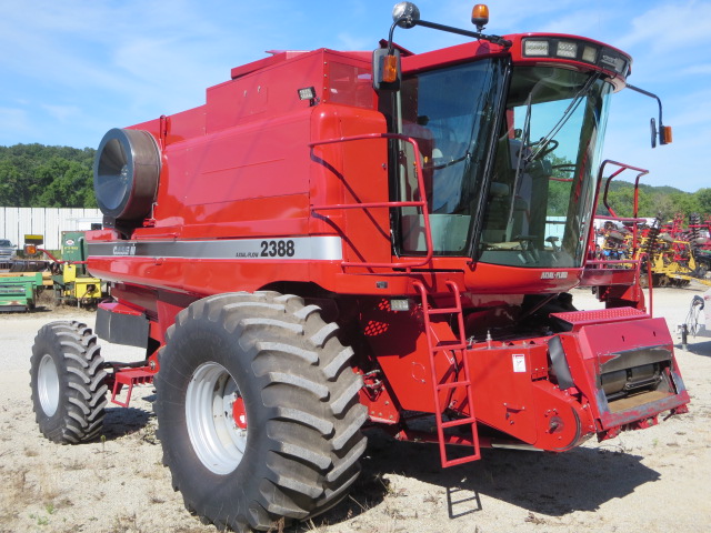 Case IH 2388 Combine