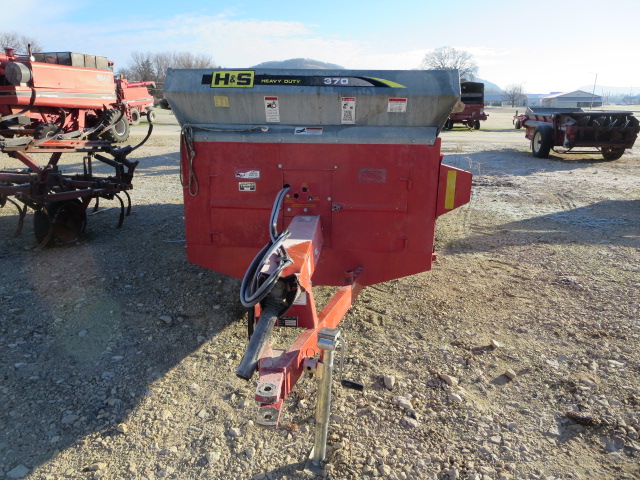 H&S 370 Manure Spreader