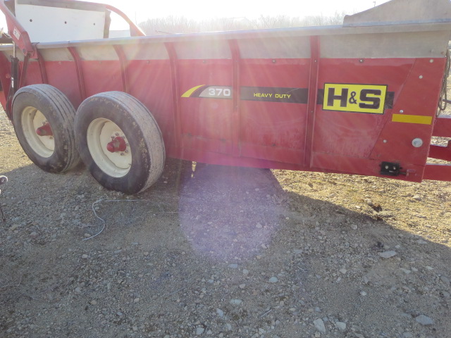 H&S 370 Manure Spreader