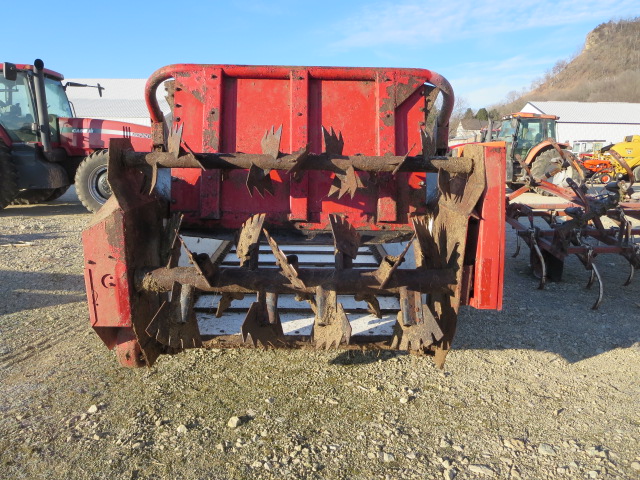 H&S 370 Manure Spreader