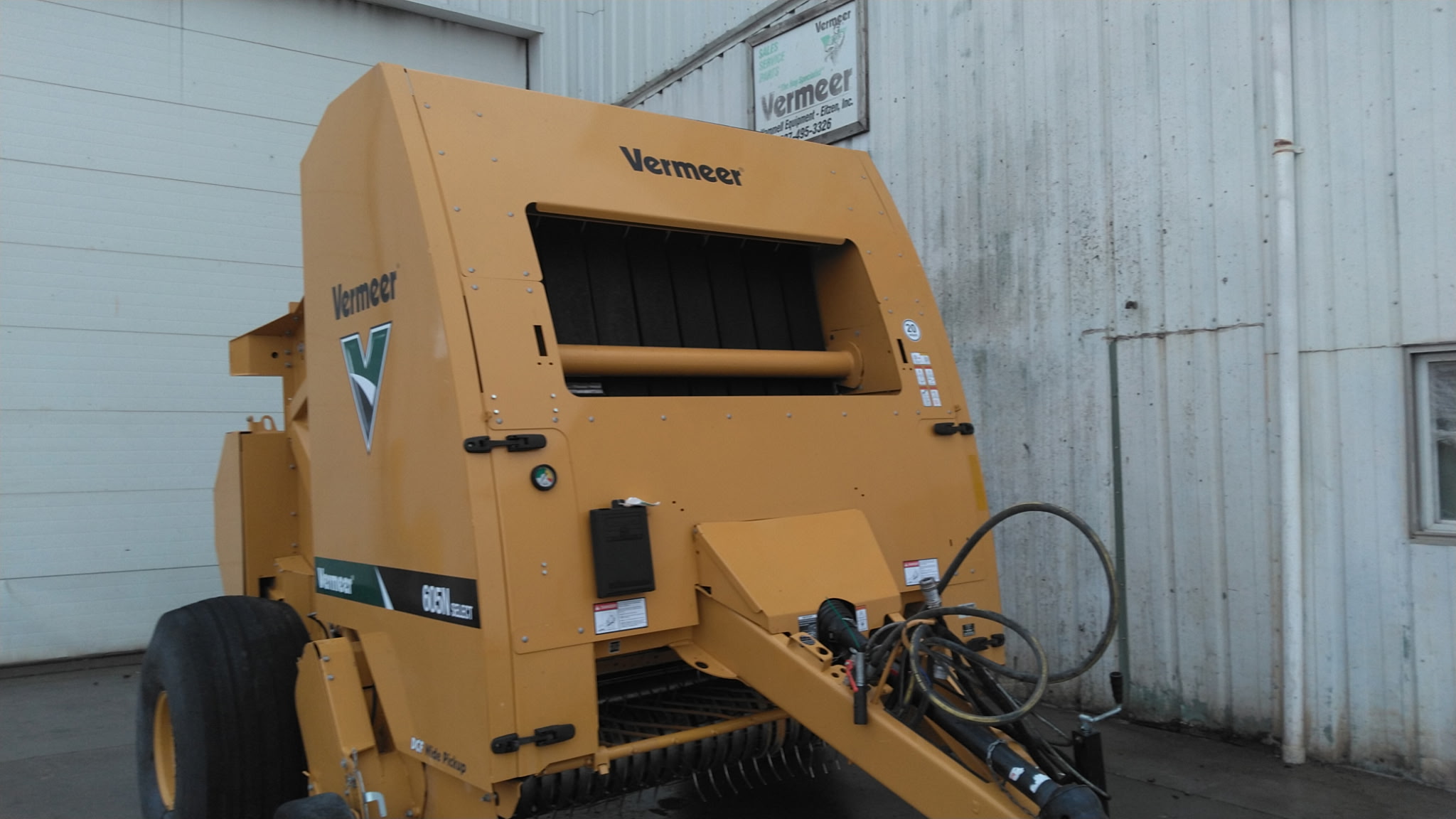 2022 Vermeer 605N Select Baler/Round