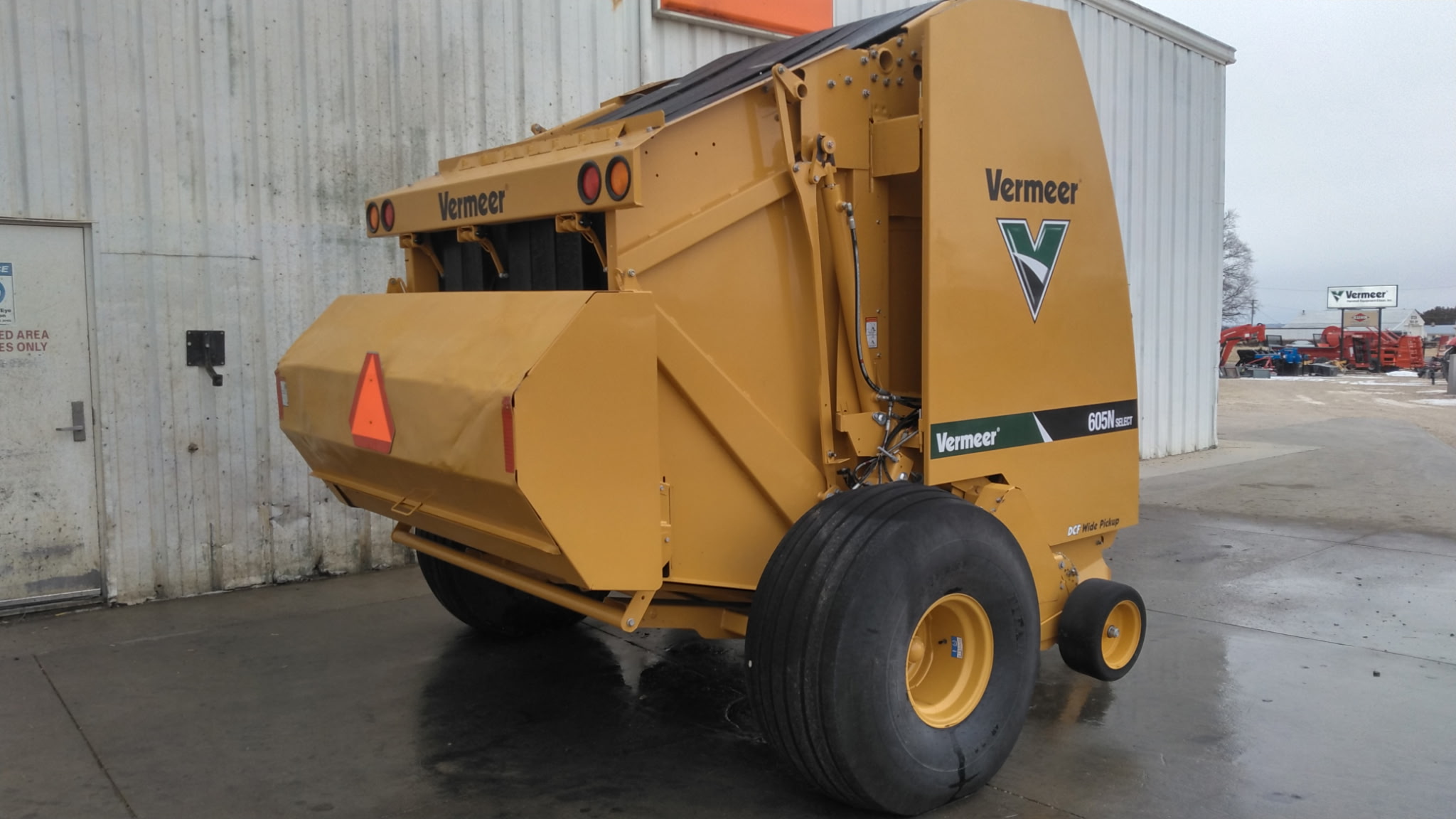 2022 Vermeer 605N Select Baler/Round