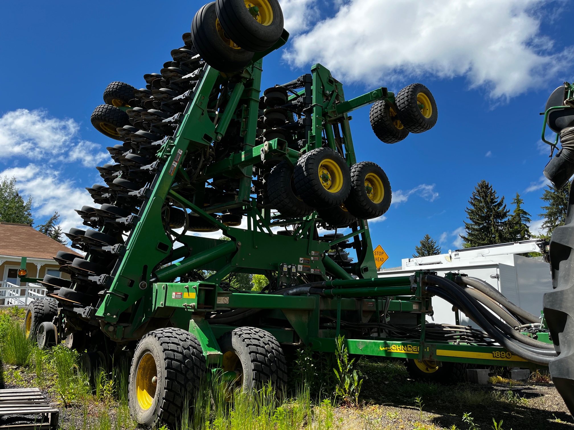 John Deere 1890 Air Seeder