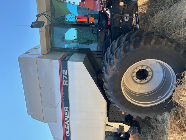 2002 AGCO Gleaner R72 Combine