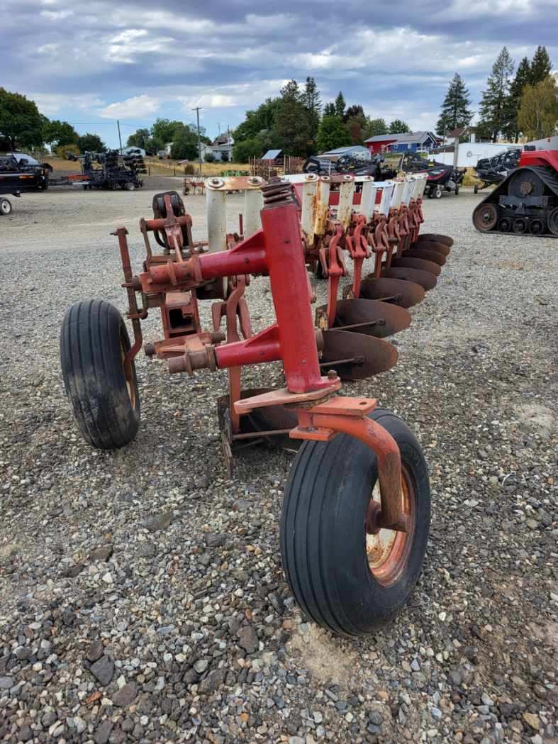 International 800 Plow